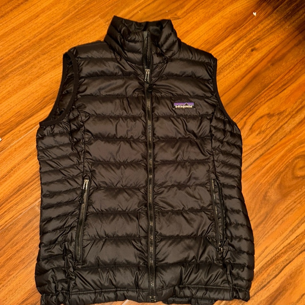 Black Patagonia vest, women’s super cute and comfy